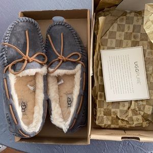 UGG Women’s Dakota Wool Slipper